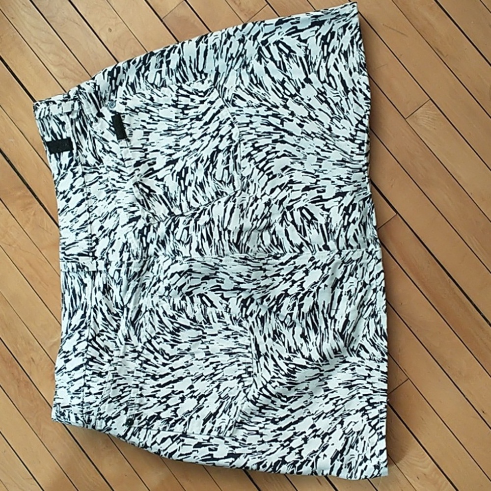 7 For All Mankind  White & Black Denim Brushstroke Print Skirt, Size 32 - Picture 4 of 5
